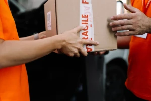 Selena Courier operations team coordinating a managed delivery in London