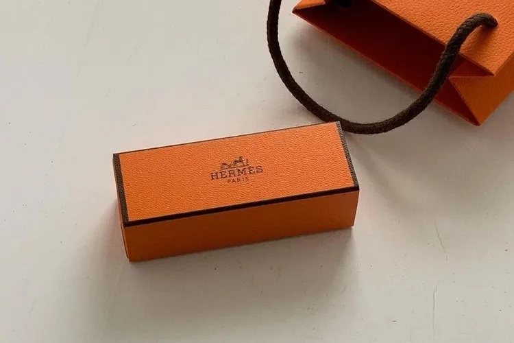 Fashion accessories same day courier London