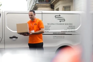 Selena Courier team planning an embedded delivery route for a London business