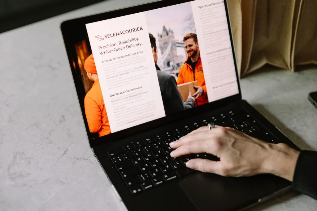 Selena Courier website open on a laptop while arranging delivery