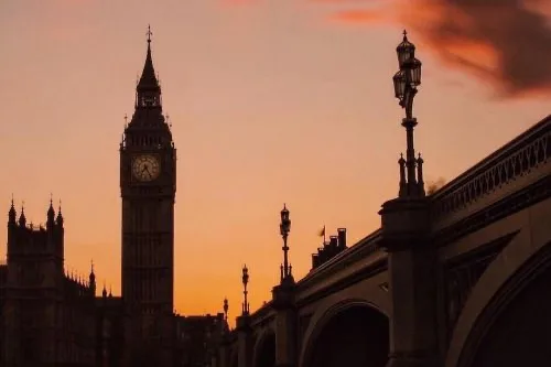 Nightlife Courier Delivering Supplies in London