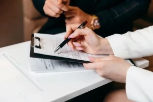 legal document delivery to London court