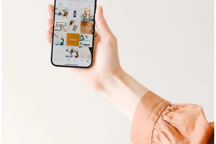 Courier using AI-powered technology for same-day delivery in London.
