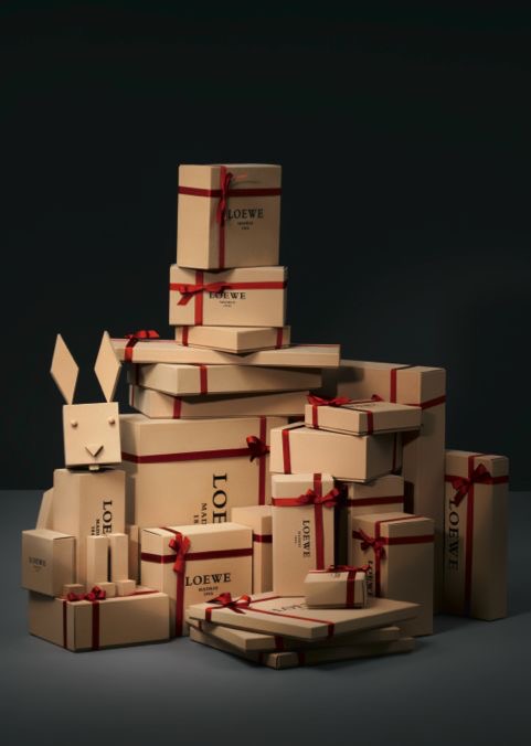 Courier delivering a gift for a concierge service in London.