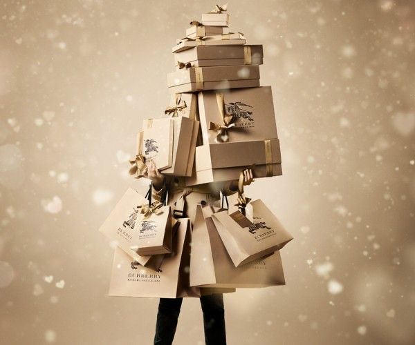 Courier delivering last-minute items for a concierge service.