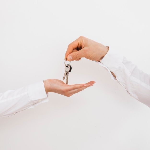 Using sturdy packing materials for safe transport with Selena Courier's removal services