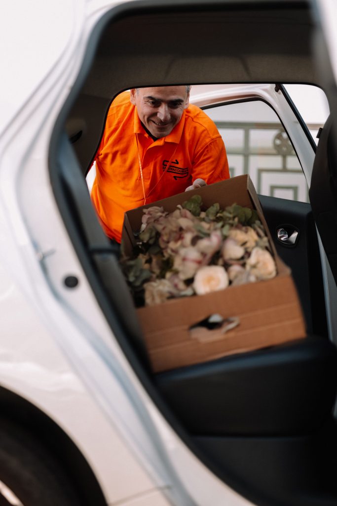 Same-day couriers are changing business logistics in London. Learn how fast deliveries improve efficiency, reduce costs, and enhance customer satisfaction with Selena Courier.