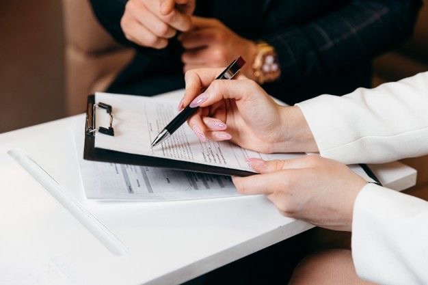 legal document delivery to London court